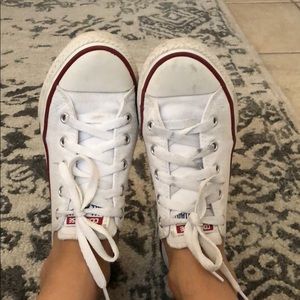 WHITE CONVERSE😍